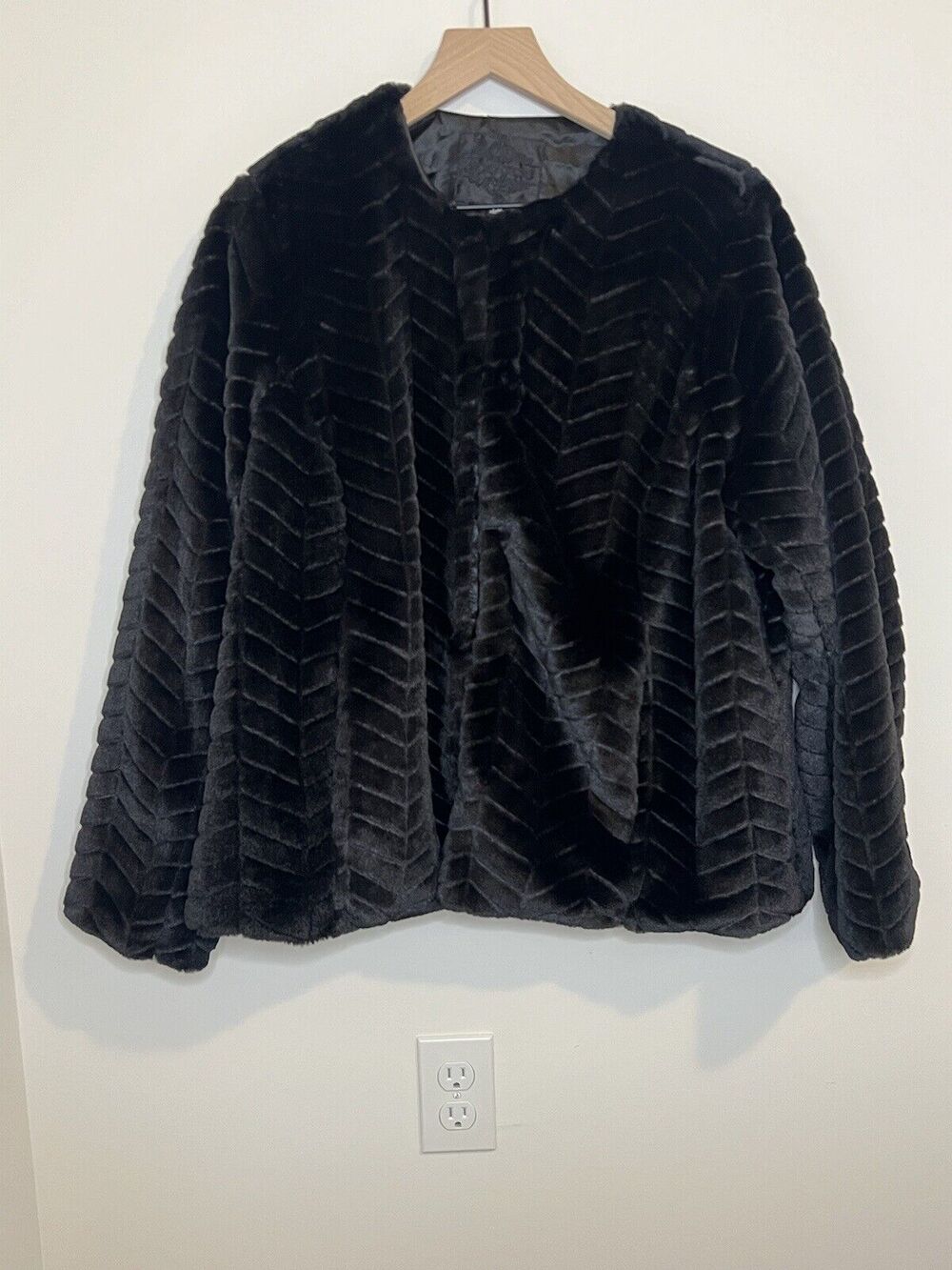Jou Jou Black Faux Fur Jacket Size 1X Super Soft Mobwife Hook Closure